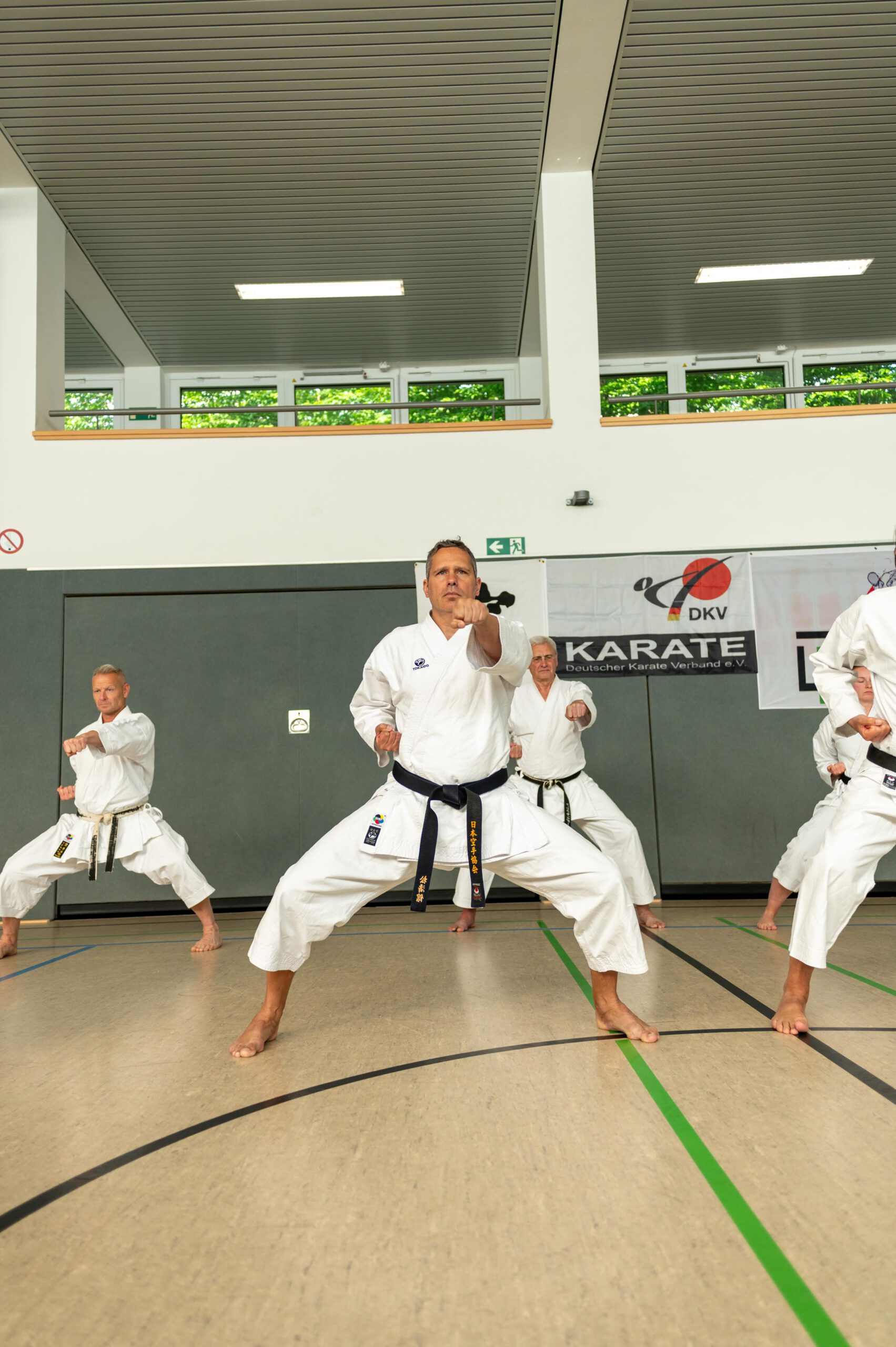 Kihon - Grundschule - Fauststoß Oi Tzuki im Kiba Dachi