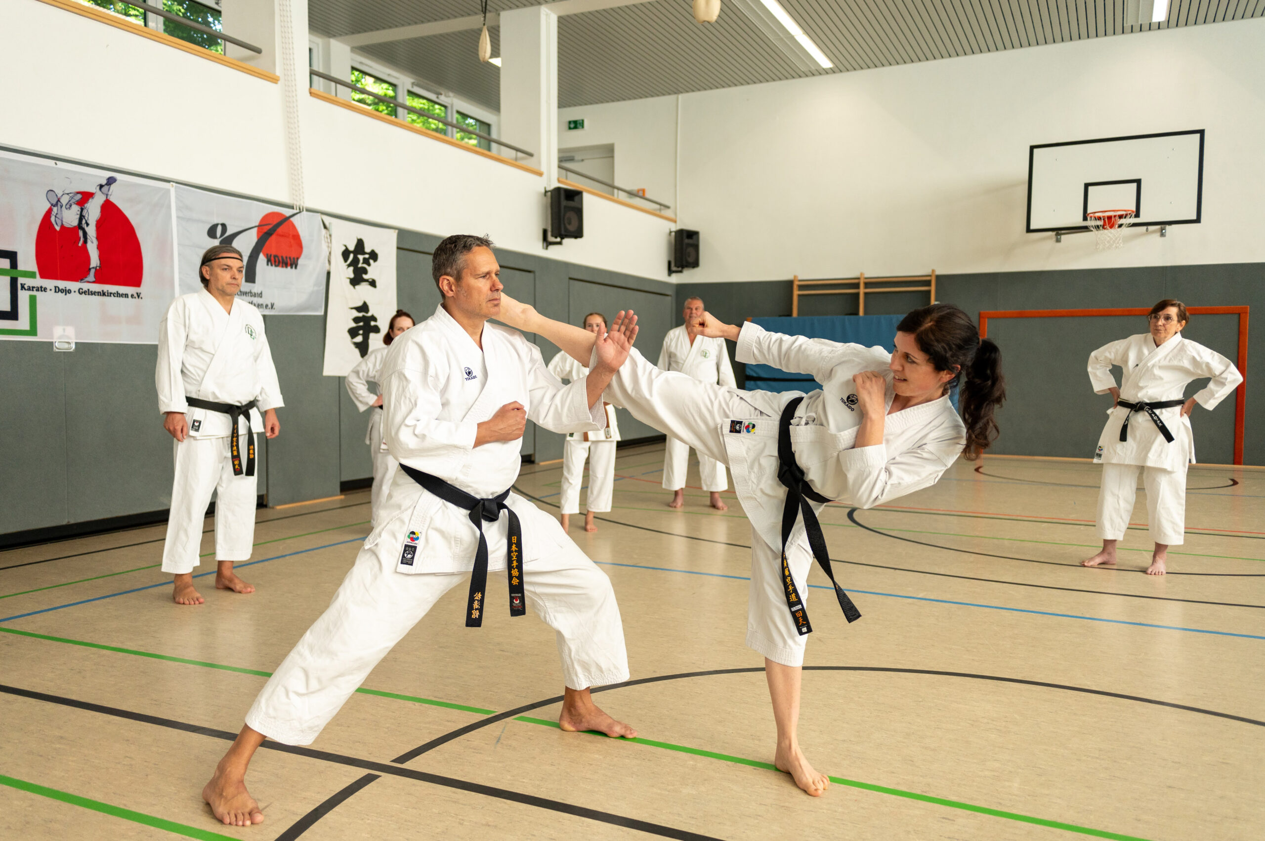 Partnerübung Fußtritt Maewashi Geri Jodan