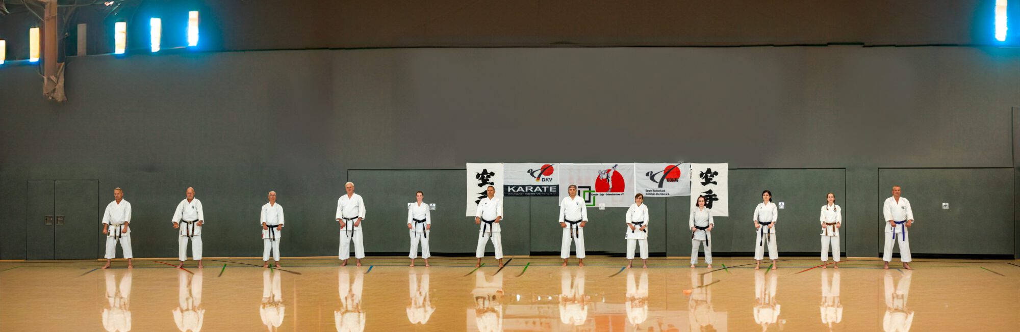 Gruppenbild in der Halle